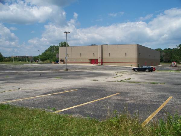 Elmwood Plaza 8 Theatres - 2010 Shot From Aaron Irvine